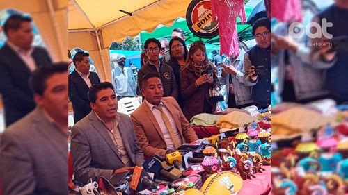 Artesanos despliegan sus creaciones en la feria de Alasita