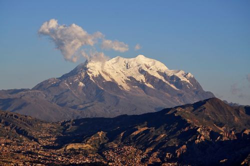 Turista extranjero sobrevive milagrosamente tras caída en el Illimani