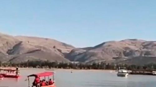 Mortandad de peces en La Represa de La Angostura, Cochabamba, por falta de agua y contaminación