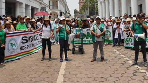 Trabajadores de Salud en Santa Cruz Exigen Sueldos con Paro de 24 Horas