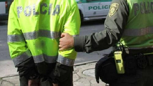 Policía acusado de violar a su hija de 12 años es enviado a la cárcel con detención preventiva