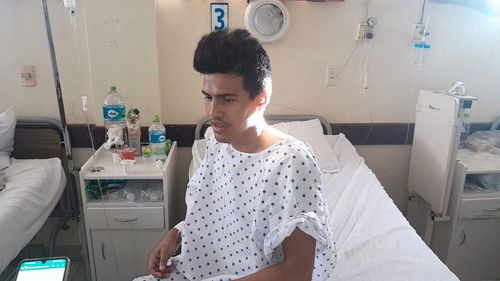 Joven sobrevive a violento intento de robo y ataque con cuchillo