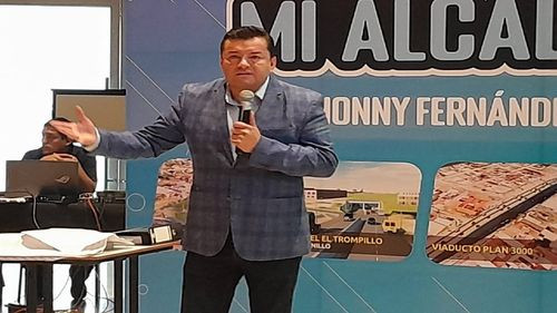 Caso Camionetas: Alcalde Descarta Sobreprecio En La Compra De 29 Camionetas Y Asegura Que El Tema Es Político