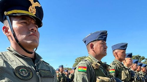 Presidente Arce llama a la preparación en el 72 aniversario del Colegio Militar de Aviación