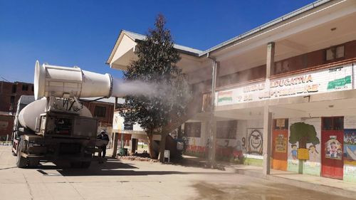 De 4 a 6 escuelas al día fumiga la Alcaldía antes del retorno a clases