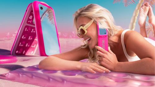  Lanzan el &quot;Barbie Phone&quot;: el nuevo celular que revive la nostalgia por la icónica muñeca