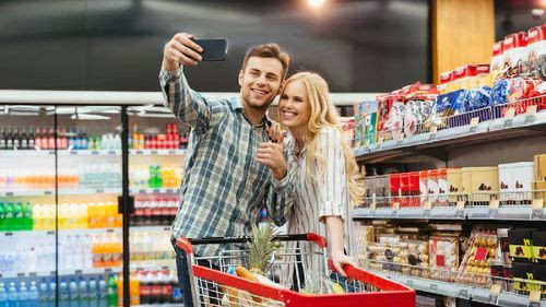  Crearon un método que se volvió tendencia para encontrar pareja en los supermercados de España