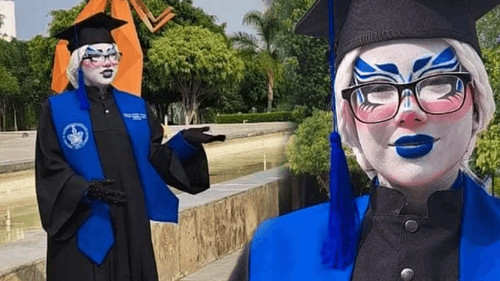 Una estudiante universitaria  sorprende al graduarse luciendo como una Drag Queen