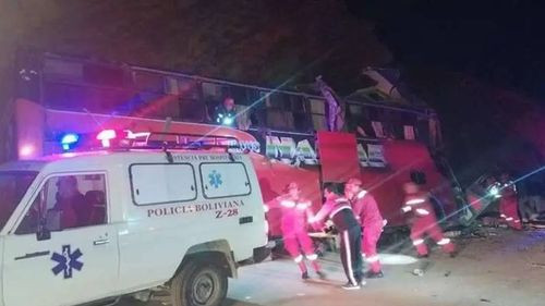 Tarija: bus se estrella contra una peña y deja al menos 14 muertos