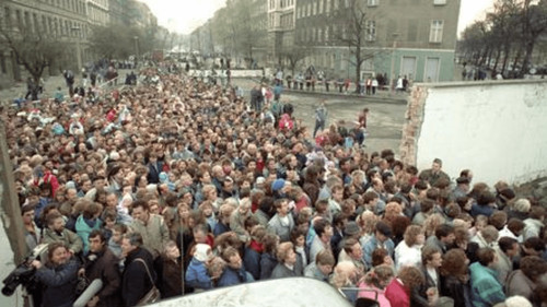 Una Alemania en crisis celebra los 35 años de la caída del Muro de Berlín