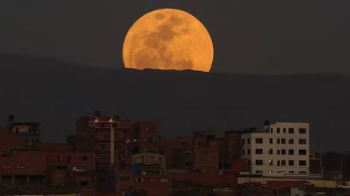 La última superluna del año ilumina el cielo este viernes 15 de noviembre