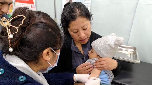 Alcaldía de El Alto recomienda vacunar a niños menores de cinco años contra sarampión y rubéola para prevenir brotes