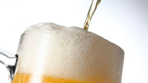 Firma japonesa crea una lata de cerveza que te ayuda a &quot;crear una espuma ideal&quot;