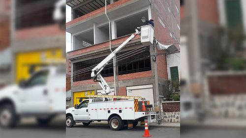 Alcaldía de El Alto beneficia a 41 zonas del Distrito 1 con luminarias para mejorar la seguridad ciudadana