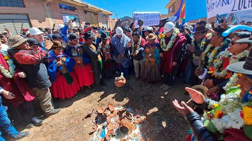 Gobierno entrega sistema de alcantarillado que beneficiará a 15 mil familias de Viacha