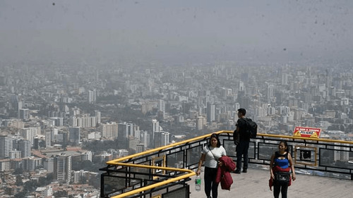 Cochabamba extiende clases virtuales una semana más debido a la humareda