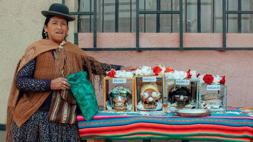 El Alto honra a los difuntos con la tradicional festividad de “Las Ñatitas” en el Cementerio Municipal