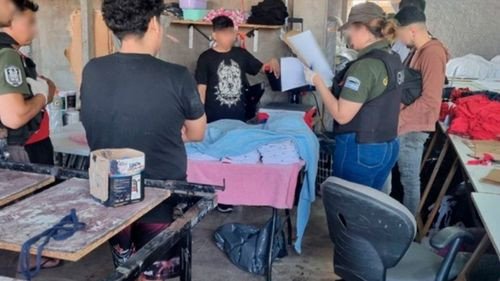 Desmantelan red de explotación laboral en taller textil en Buenos Aires