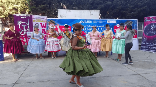 La Expo Cultural Artesanal Cholita Paceña Alteña trae lo último en moda