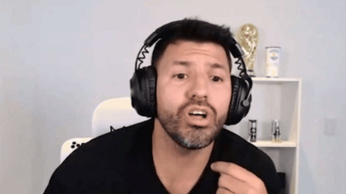 Agüero muestra su enfado  hacia un streamer en plena transmisión