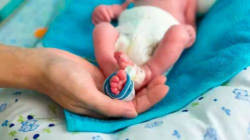 Estudio revela riesgos a largo plazo en el desarrollo de bebés nacidos prematuramente