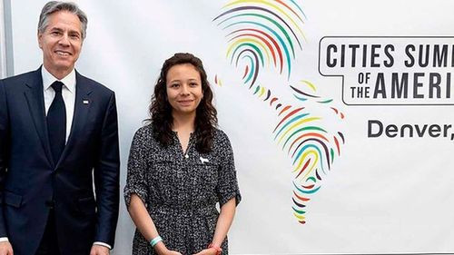 Una boliviana gana el Concurso del Logo para la Cumbre de Ciudades en EEUU 