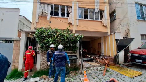 Explosión en Miraflores deja dos heridos y graves daños materiales