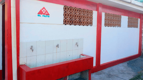 Alcaldía de El Alto refuerza mantenimiento en baños escolares