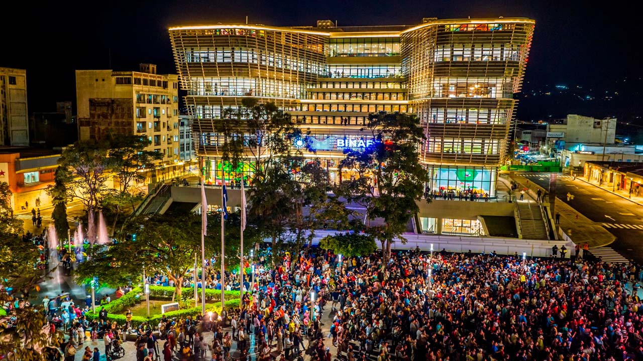 Nayib Bukele inaugura biblioteca.jpg